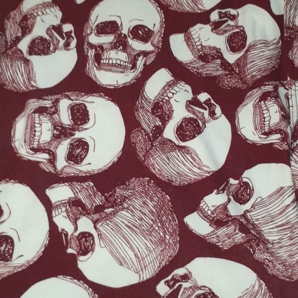 Rare Burgundy Sketched Skulls Lularoe Leggings T&C - Picture 1 of 5